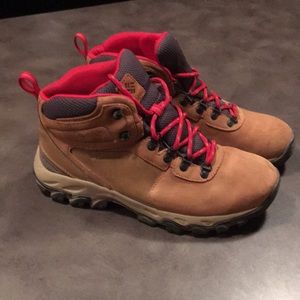 Columbia Newton’s ridge II hiking boot